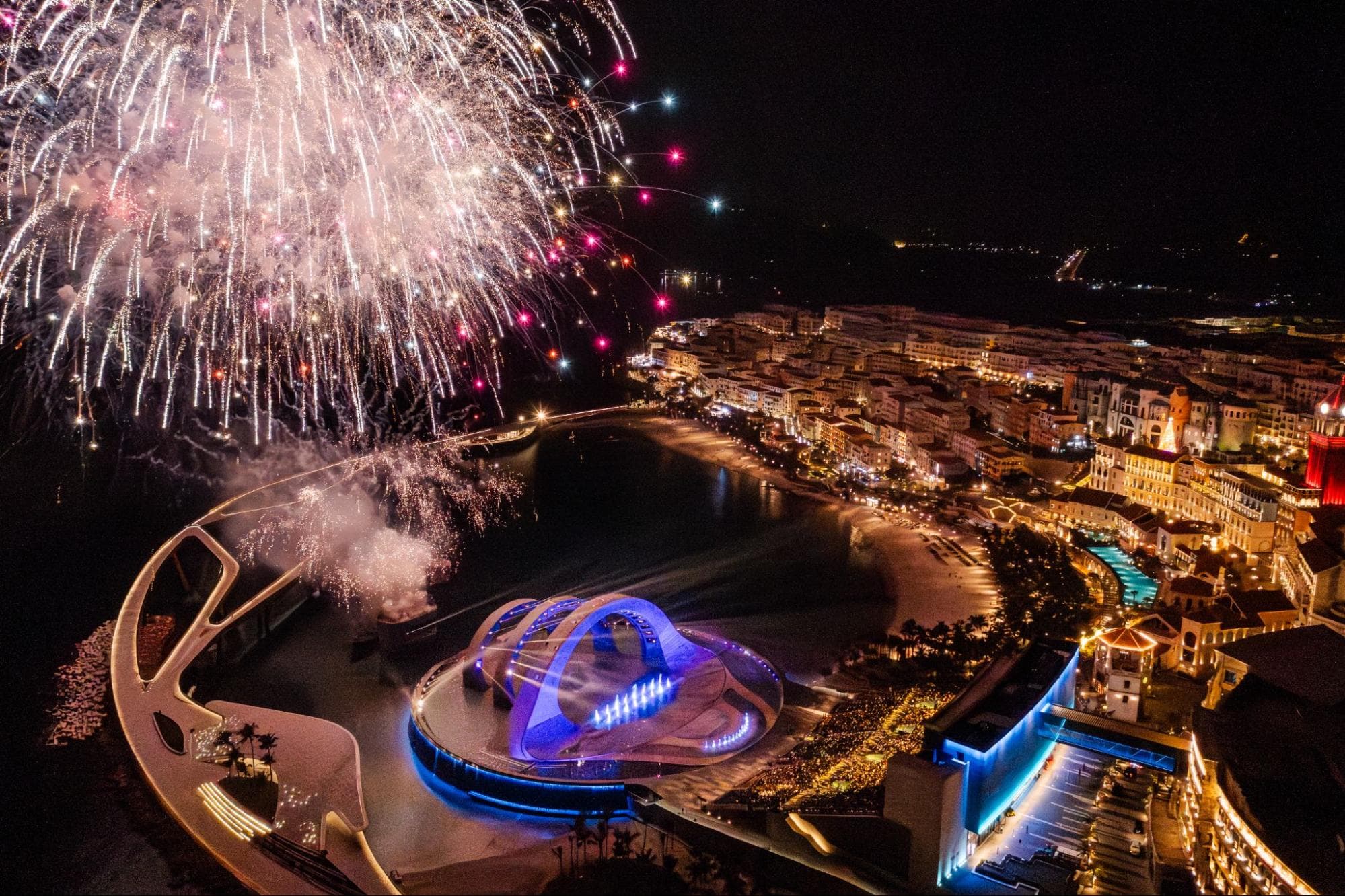 Vì sao Nụ Hôn Của Biển Cả là show diễn đáng xem nhất tại Phú Quốc hiện nay?